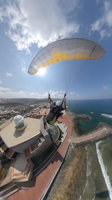 Las Palmas: tandem paragliding flights for everyone - Weather is a feature, not a nuisance