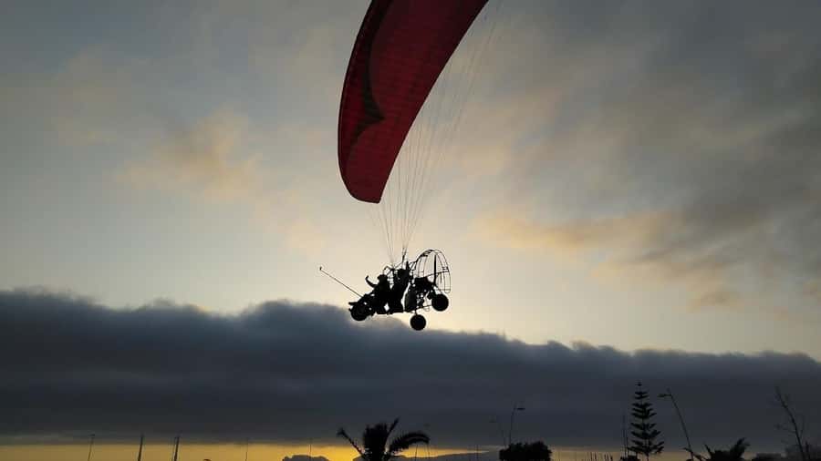 Lima: Paragliding Flies Over Costa Verde (Miraflores) + Videos Included - Who should book this paragliding experience?