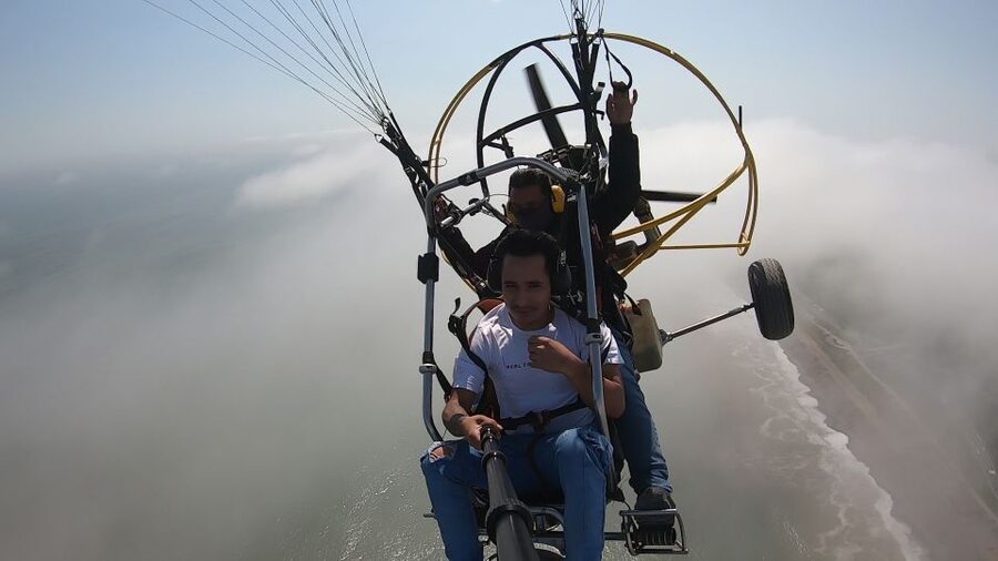 Lima: Paragliding Flight Over Costa Verde Districts - Key points to know before you book