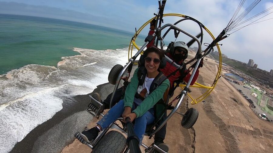 Lima: Paragliding Flight Over Costa Verde Districts - The guides and the safety setup