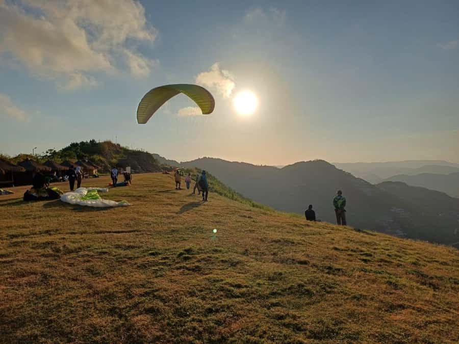 Lombok : Tandem Paragliding with Pilot & Beach Tour - Who will enjoy this day most