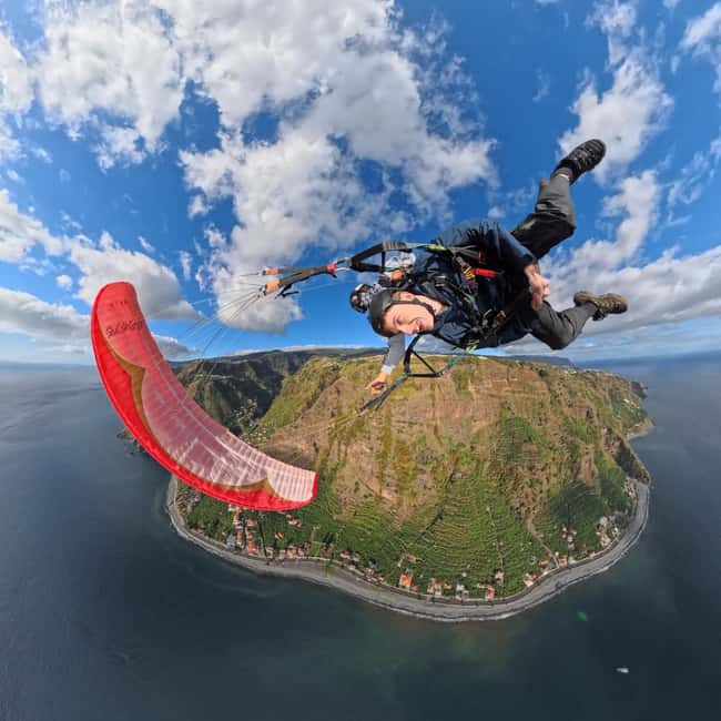 Madeira: Tandem Paragliding Flight - Leaving the cliff above Madeira