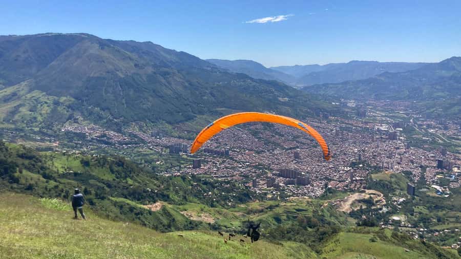 Medellín Paragliding - Go Pro Included - The 30-minute break after flying