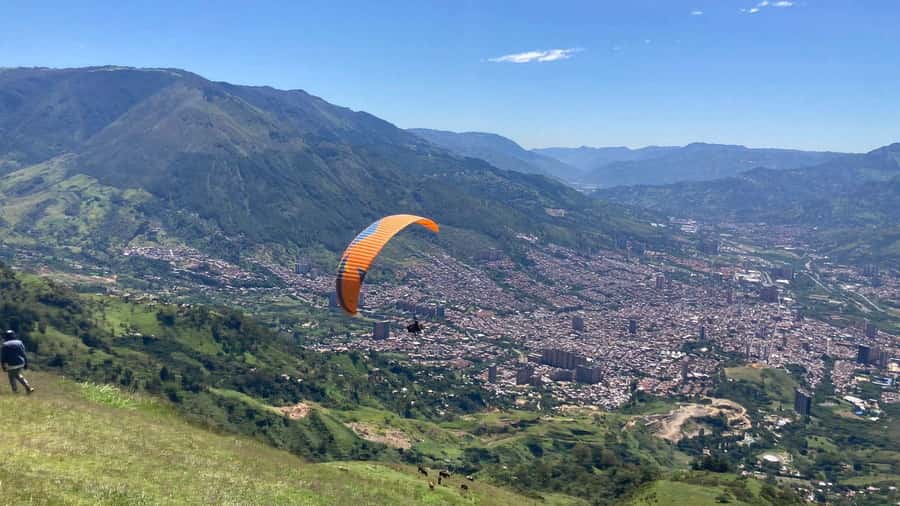 Medellín Paragliding - Go Pro Included - The drive from Medellín to San Felix