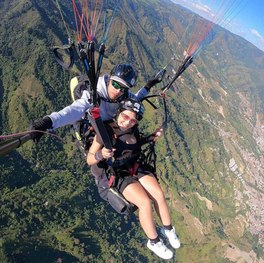 Medellín: Private Tour to Guatapé + Paragliding - Walking Guatapé’s painted streets