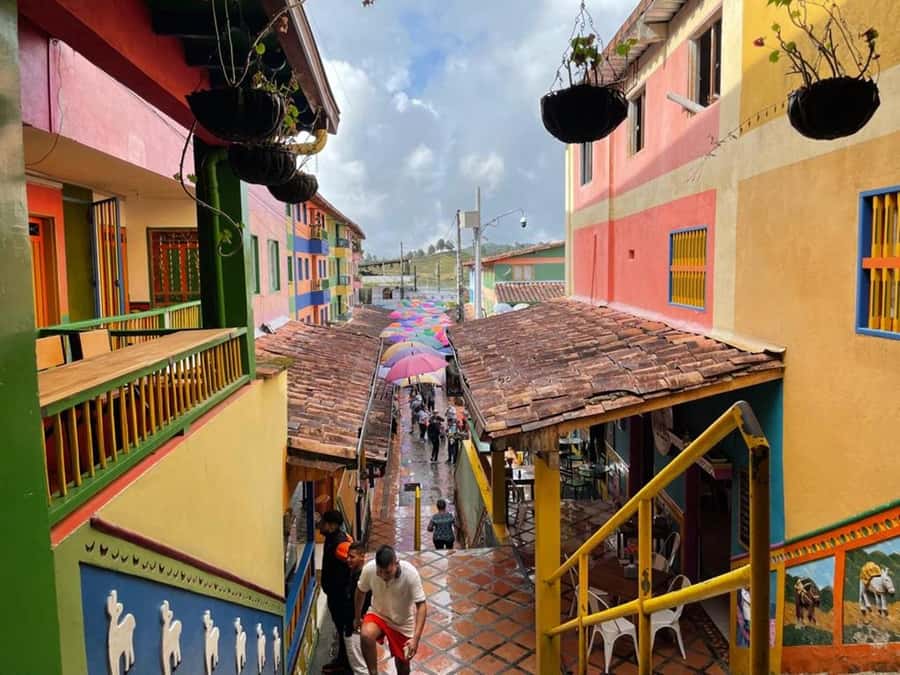 Medellín: Private Tour to Guatapé + Paragliding - What $190 buys you