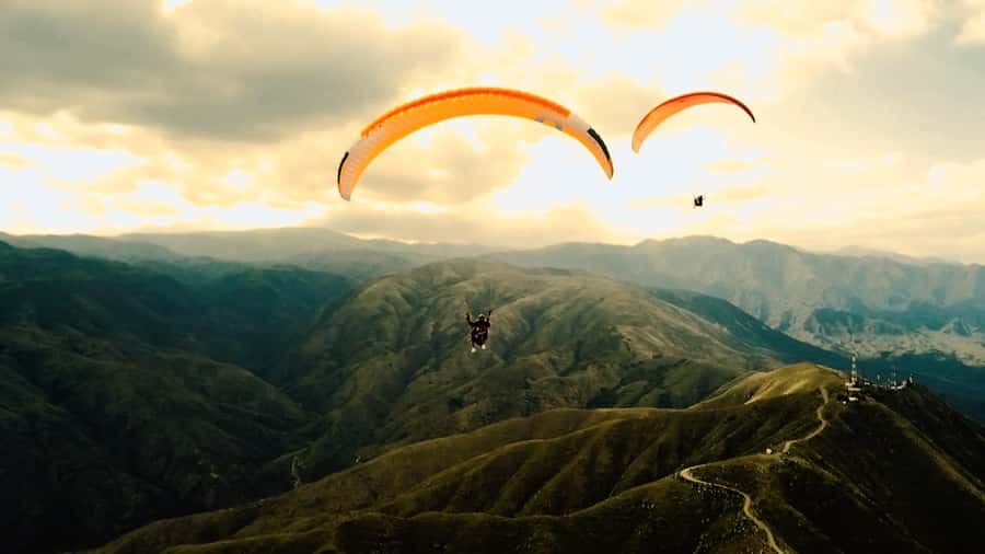 Mendoza: Paragliding Tandem Flight with Instructor - Who should book this flight?