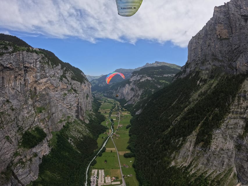 Mürren: Paragliding over Lauterbrunnen Cliffs and Waterfalls - Landing in Stechelberg and getting back