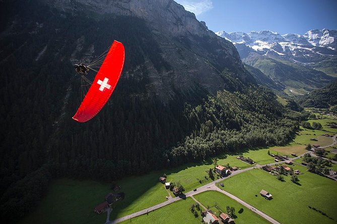 Mürren: Paragliding over the Lauterbrunnen Valley - The walk to the launch field