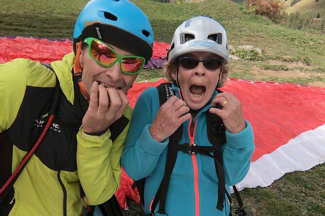 Mürren: Paragliding over the Lauterbrunnen Valley - Flying above the Lauterbrunnen U-Valley