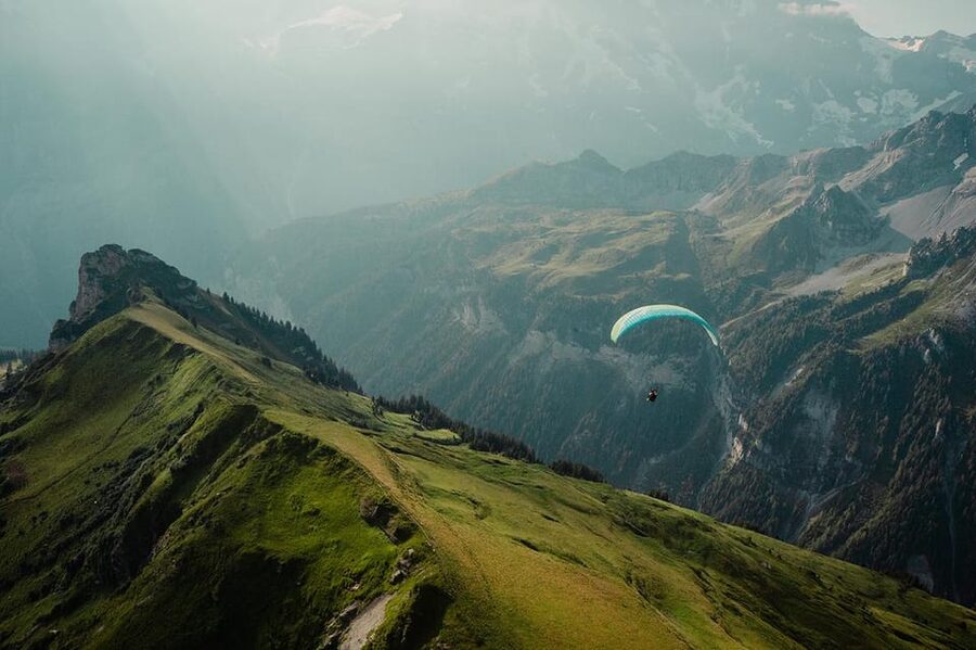 Mürren: Paragliding Panorama Tandem Flight Full Experience - Clothing, weather, and small practical details