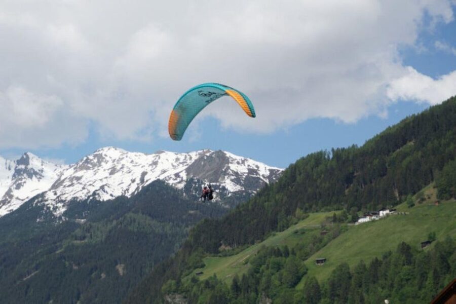 Neustift im Stubaital: Morning Paragliding Experience - The Elfer cable car ride takes 10 minutes
