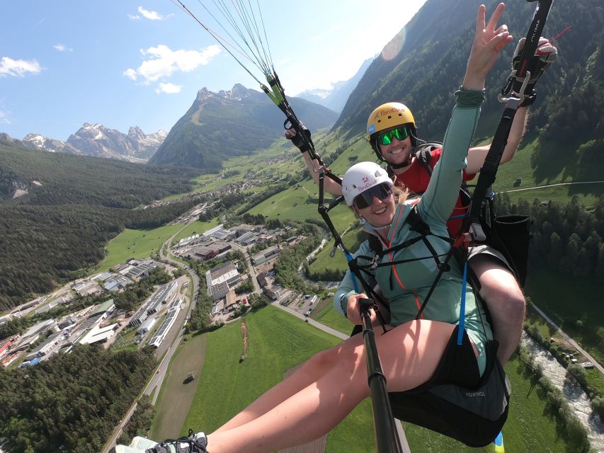 Neustift im Stubaital: Panoramic Tandem Paragliding Flight - A smooth landing beside the Parafly school