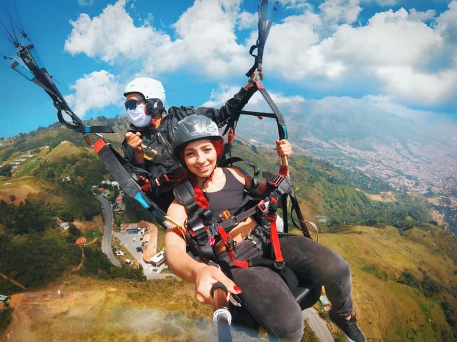 Paraglide over beautiful Medellin - Why this Medellín flight feels different