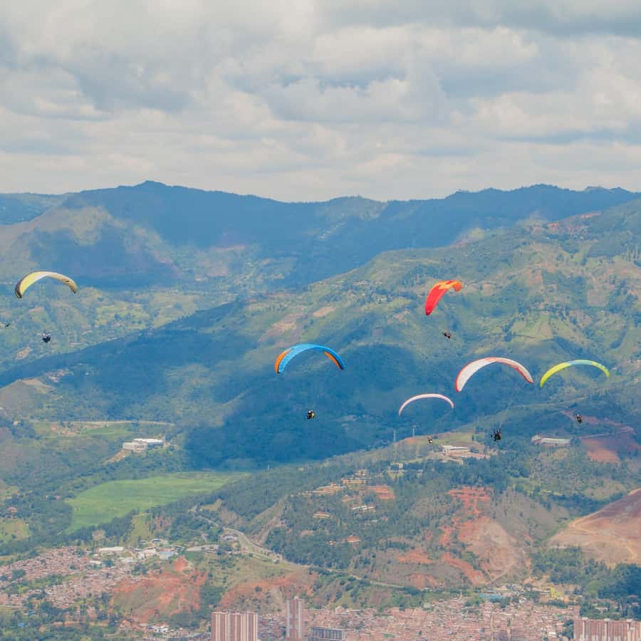 Paraglide over beautiful Medellin - Smart ways to plan the day