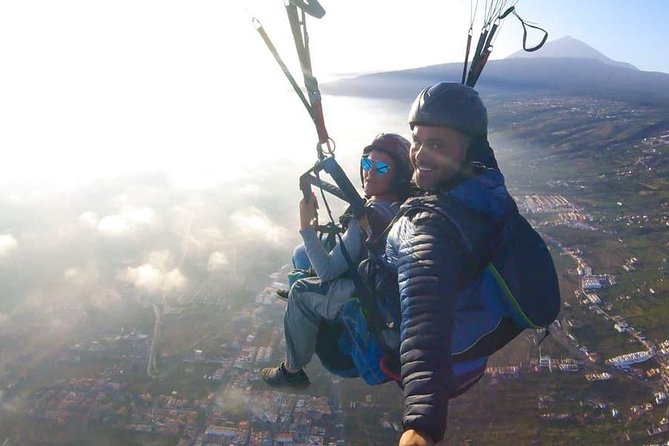 Paragliding 1000 Meters - A short briefing, then a tandem launch