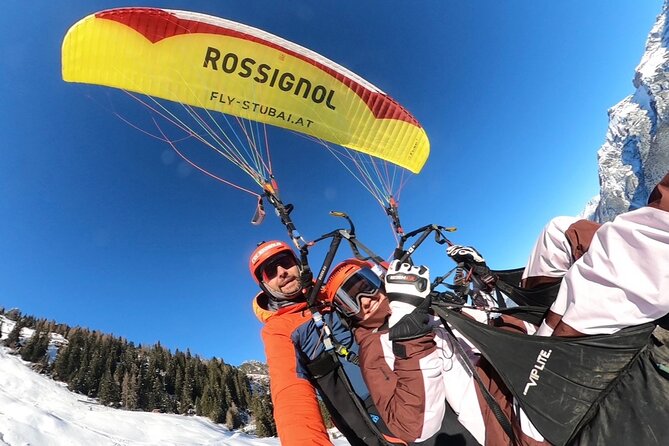 Paragliding adventure in Neustift im Stubaital - Getting ready above the Stubai Valley