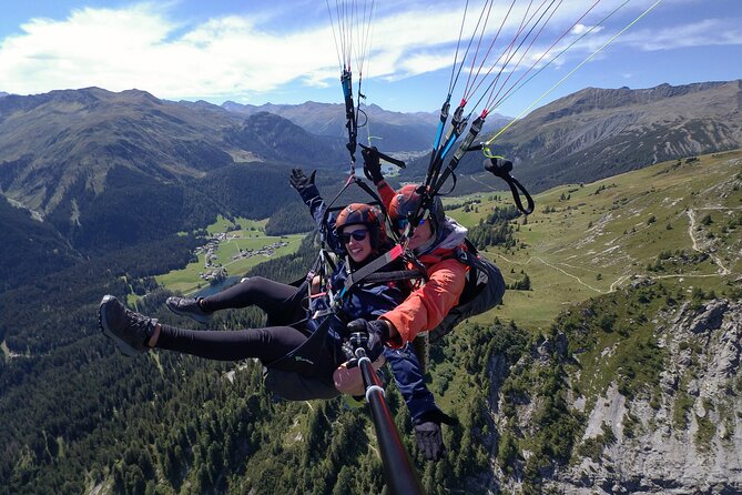 Paragliding Davos Early Bird (Video & Photos Included) - From Bahnhofstrasse to Jakobshorn