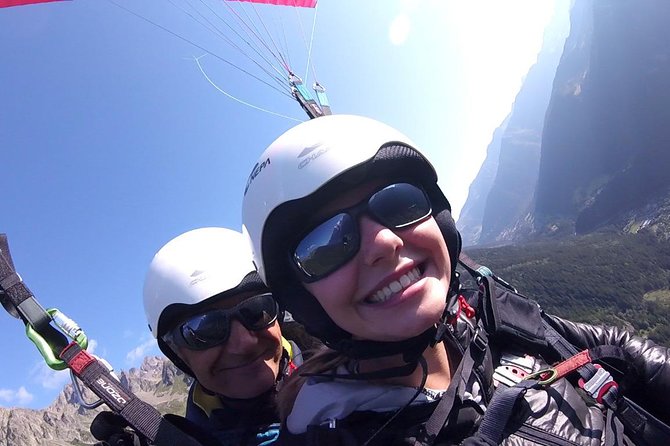 paragliding discovery flight - Landing back in the valley