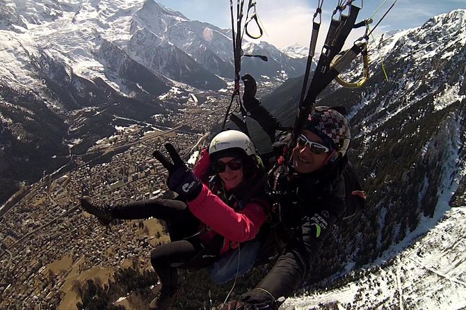paragliding discovery flight - Getting ready on the grassy slope