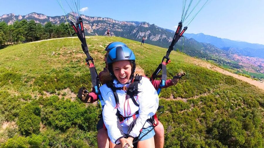 Paragliding: Experience the magic of flying near Barcelona. Report included - Why this flight feels different from a Barcelona city tour