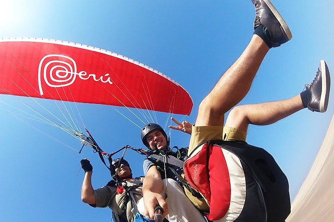 Paragliding Flight at Paracas National Reservation - A short flight with a big view