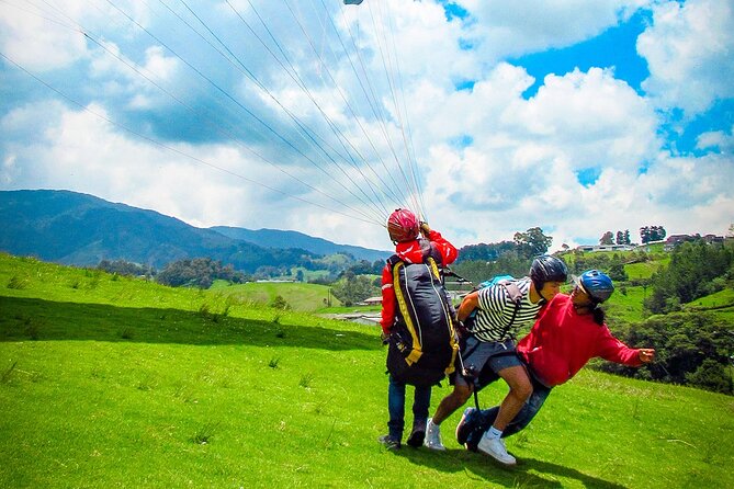 Paragliding flight in Medellin with expert pilots - Medellín from above, with room for either calm or thrills