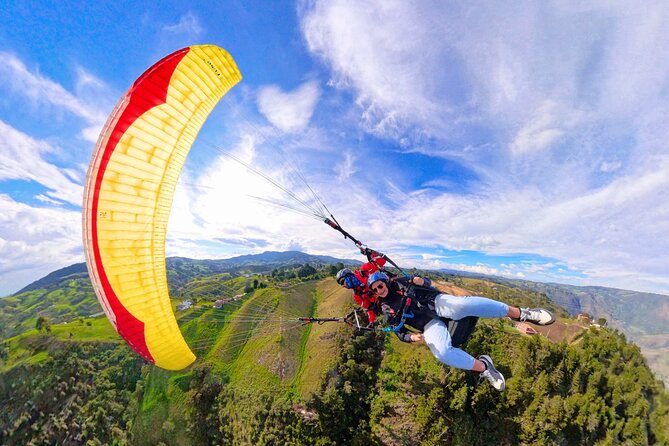 Paragliding flight in Medellin with expert pilots - Safety comes first, but use good judgment