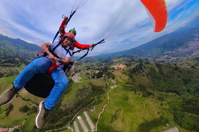 Paragliding flight in Medellin with expert pilots - Getting there and handling transportation