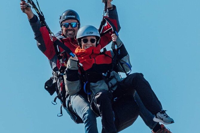 Paragliding Flight in Nazaré - The briefing before you leave the ground
