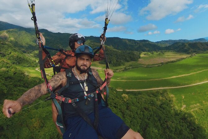 Paragliding Flight Las Terrazas 900 ft minimum guaranteed. - A takeoff that depends on the pilot’s timing