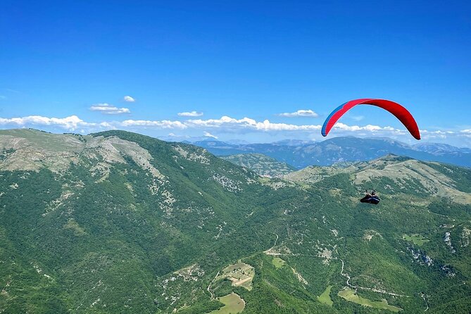 Paragliding flight over the Gardens of Ninfa - Who should book this flight