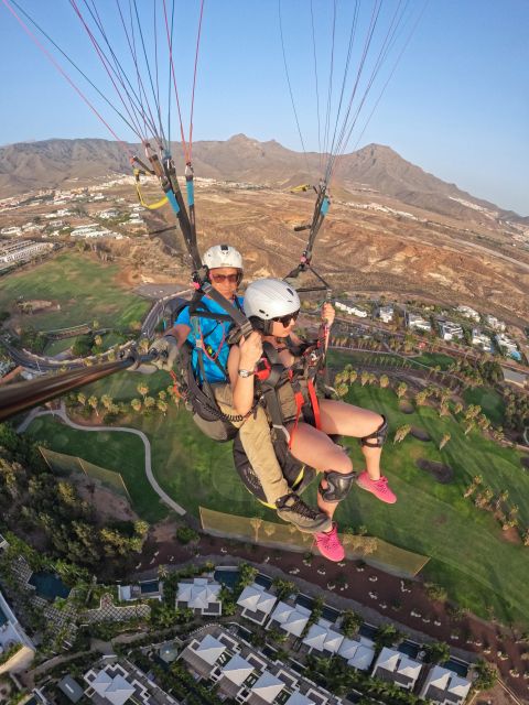 Paragliding flight with a Spanish Champion 2021/2022. - Who will enjoy this most?