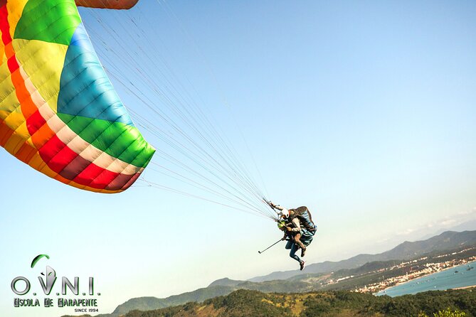 Paragliding flight with instructor in Florianópolis - From São João do Rio Vermelho to the launch area