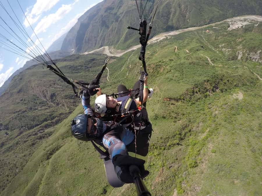 Paragliding in Cañon del Chicamocha - From Barichara to the Chicamocha Canyon launch site