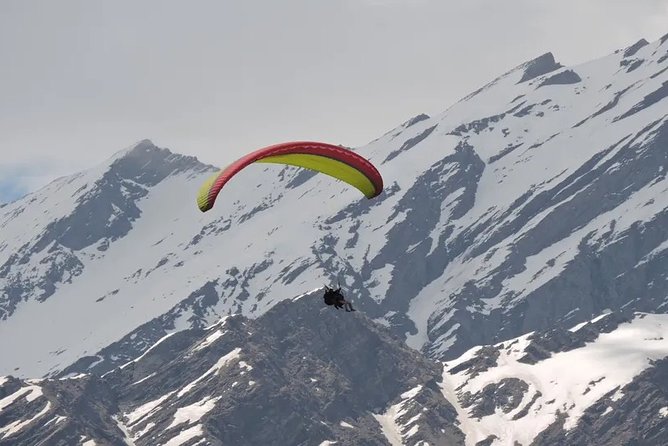 Paragliding in Kullu Manali - Taking off above Manali