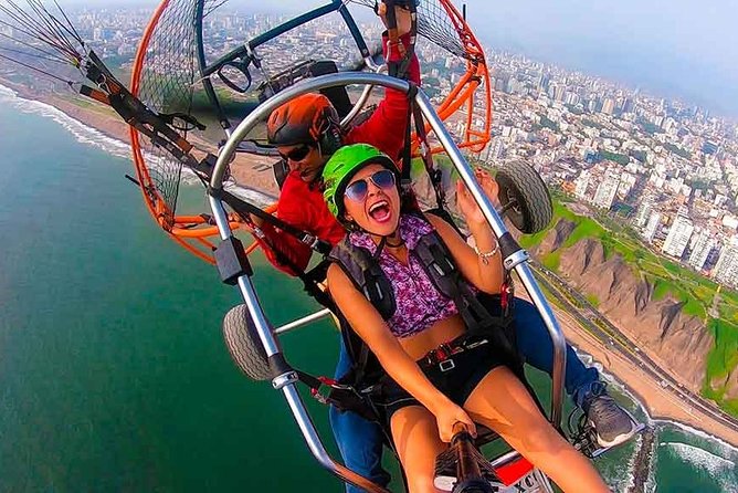 Paragliding in Lima - Costa Verde - Flying over Lima’s Costa Verde