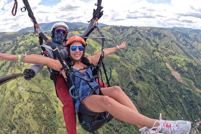 Paragliding in Medellin. - Why Paragliding Works So Well in Medellín
