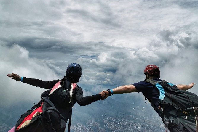 Paragliding in Medellin Includes GoPro and Pick up & Drop off - The guides make the ground time easier