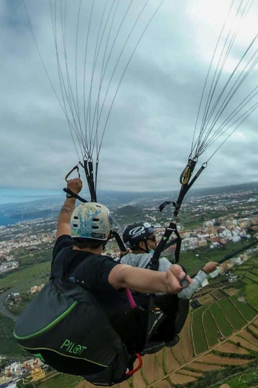 Paragliding in Puerto de la Cruz - Thirty minutes over the coast