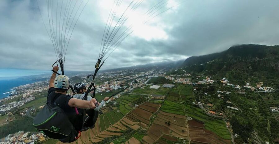 Paragliding in Puerto de la Cruz - Landing and return to Puerto de la Cruz