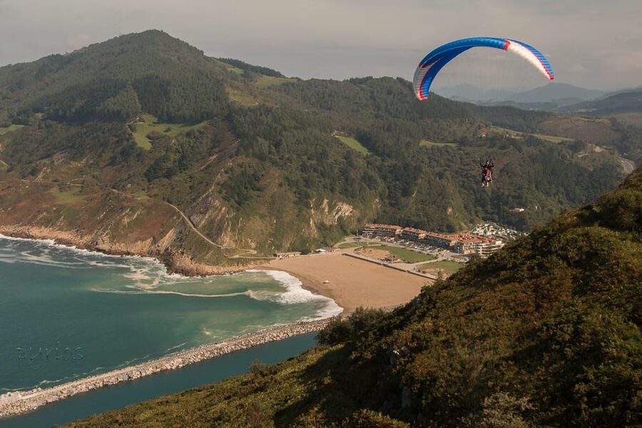 Paragliding in San Sebastian - The route from Mount Kukuarri toward Orio