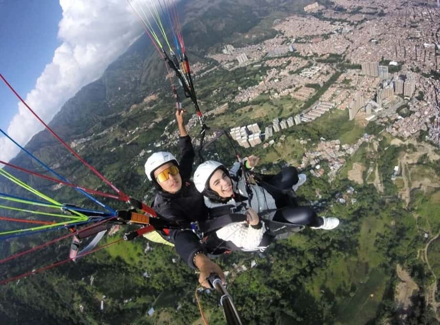 Paragliding Medellin with Transportation and free Videos - Getting ready at the San Félix launch area