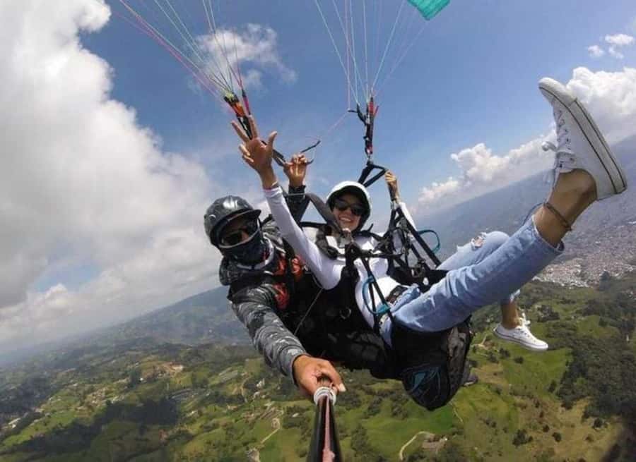 Paragliding Medellin with Transportation and free Videos - Is $124 a fair price?
