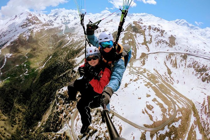 Paragliding mountain flight - Meeting at Bodmenstrasse 3 in Zermatt