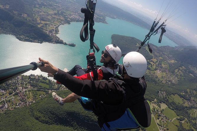 Paragliding Performance flight over the magnificent Lake Annecy - What the one-hour outing actually feels like
