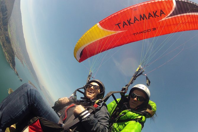 Paragliding Performance flight over the magnificent Lake Annecy - The pilots and the human side of the operation