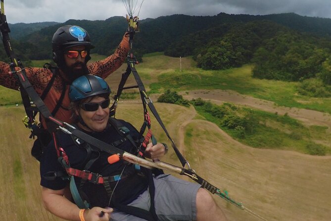 Paragliding tandem flight 1.500 ft & up - Safety, clothing, and practical comfort