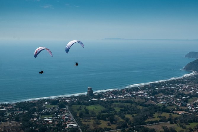 Paragliding tandem flight 1.500 ft & up - Who will enjoy this Jaco flight most