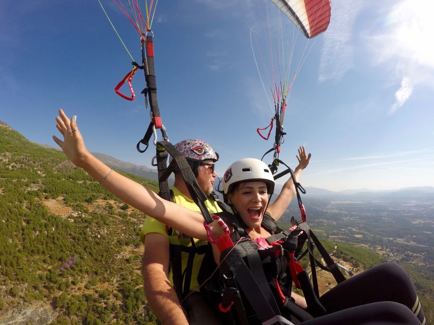 Paragliding Tandem Flight from Madrid - The people guiding the flight